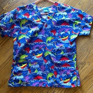 Scrub HQ Vneck 3pocket dolphin pattern scrub top szS